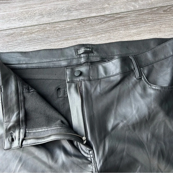 NWT Reitmans Straight Leg High Rise Faux Leather Pants in Black - Picture 9 of 14